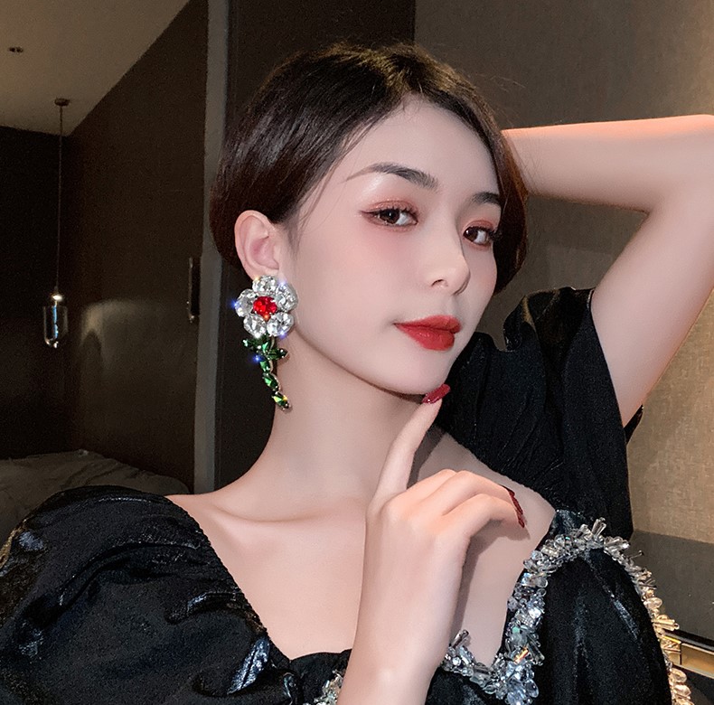 Khuyên tai hoa 5 cánh ngọc trắng đỏ