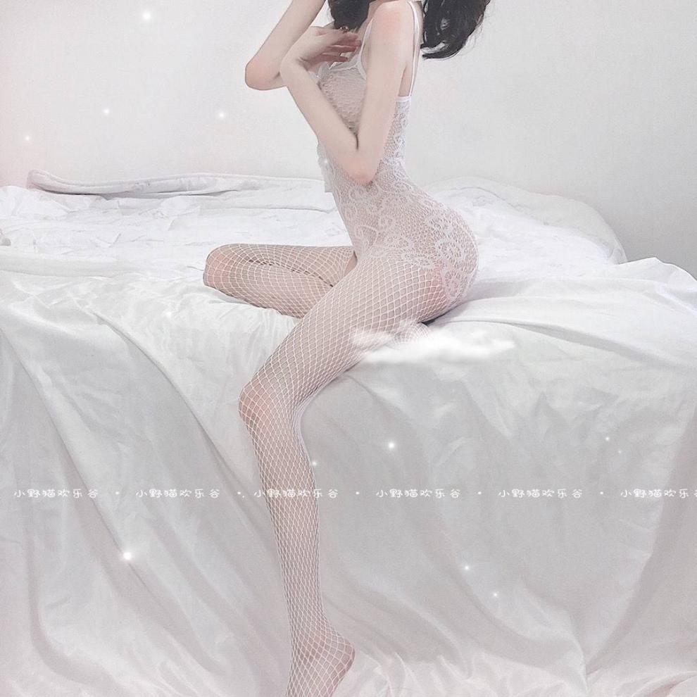 Cosplay xuyên thấu bó sát khoét ngực khoét đũng