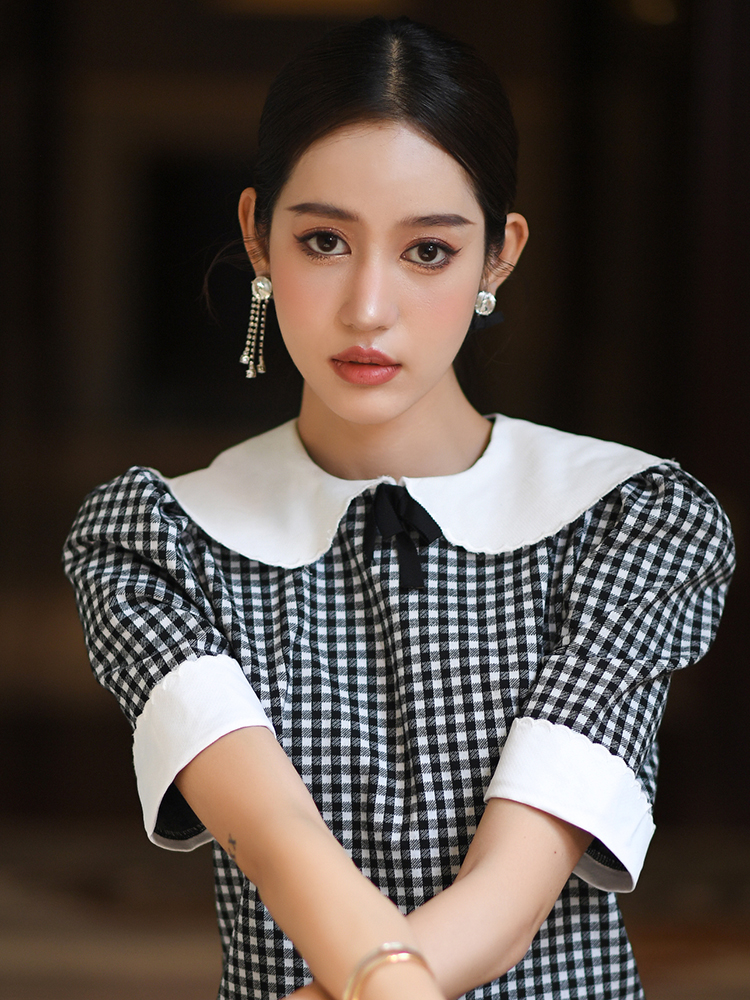 Khuyên tai ngọc đính đá nơ da