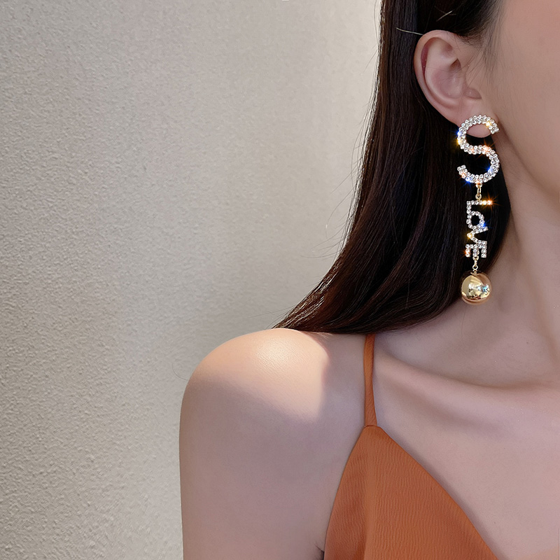 Khuyên tai Love chữ S