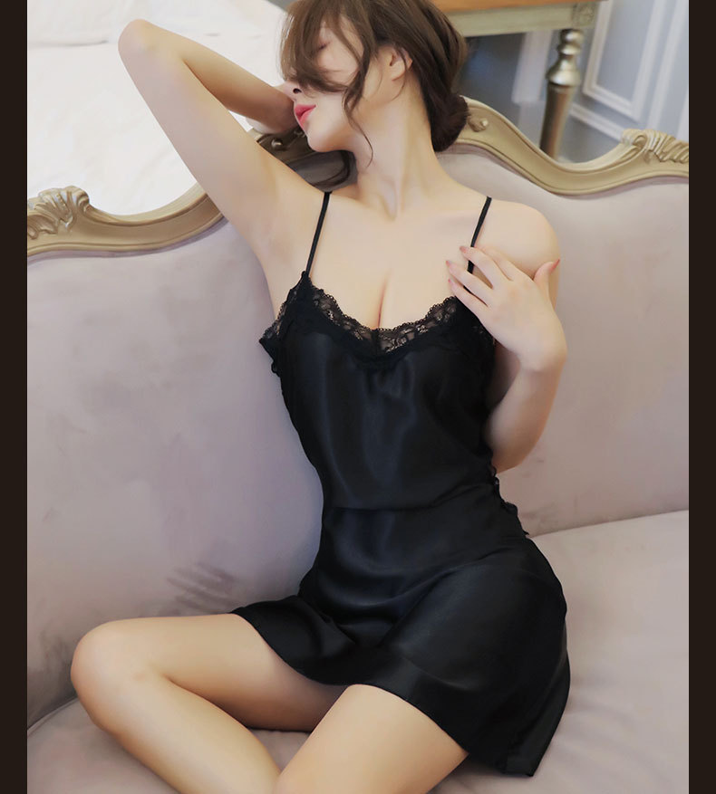 Váy ngủ lụa trơn 2 dây hở lưng viền ngực đen