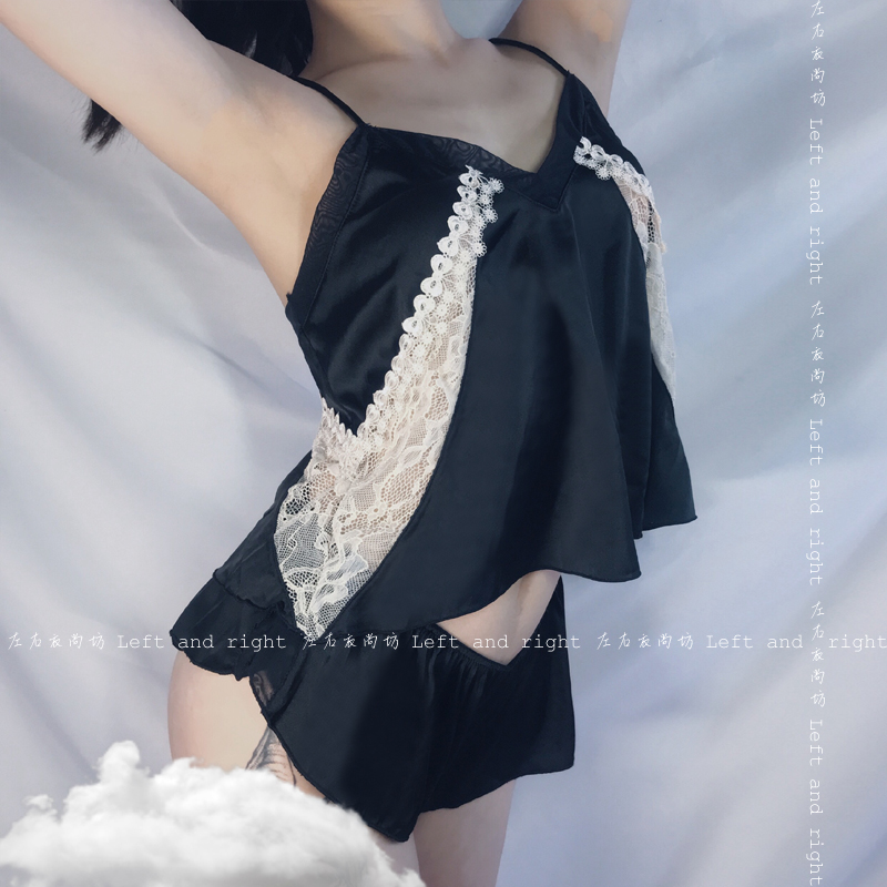 Bộ ngủ quần đùi xẻ ren trắng