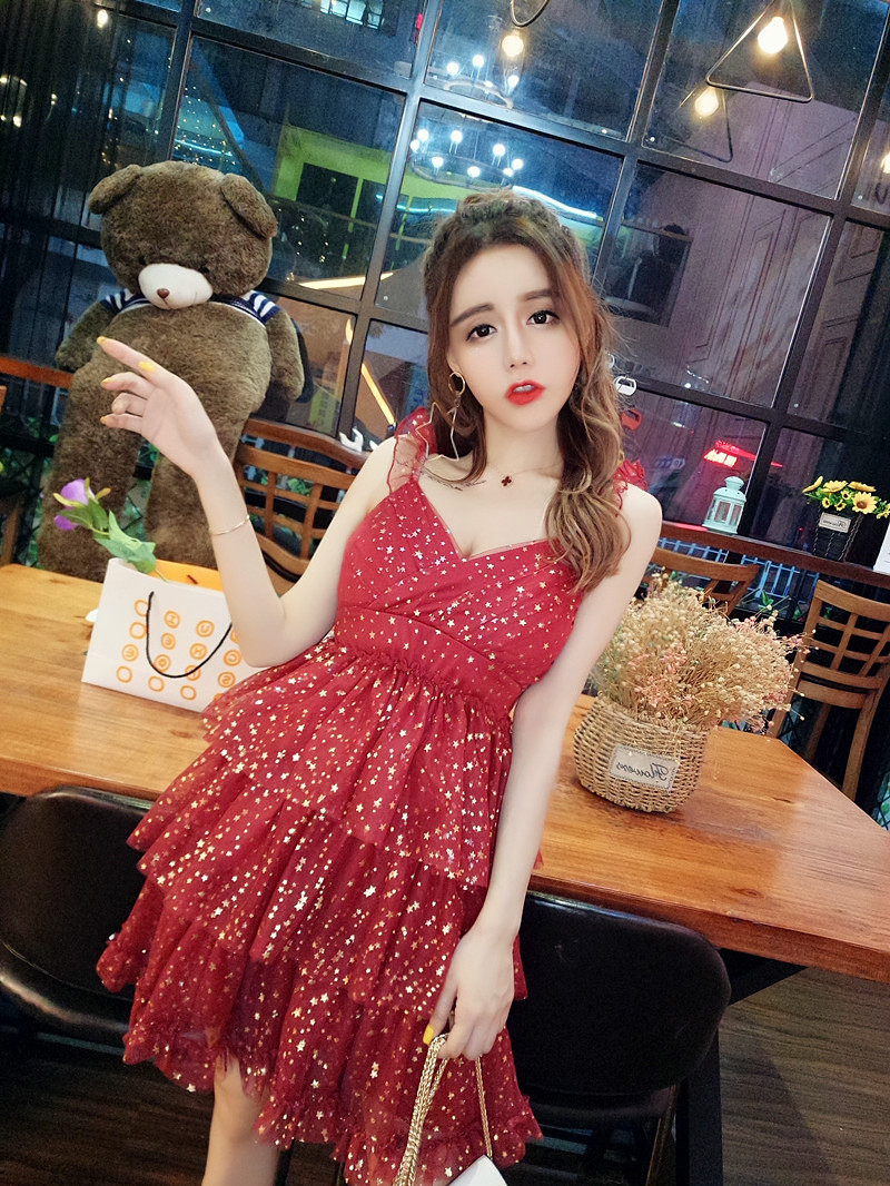 Váy 2 dây xòe nhiều tầng chấm sao