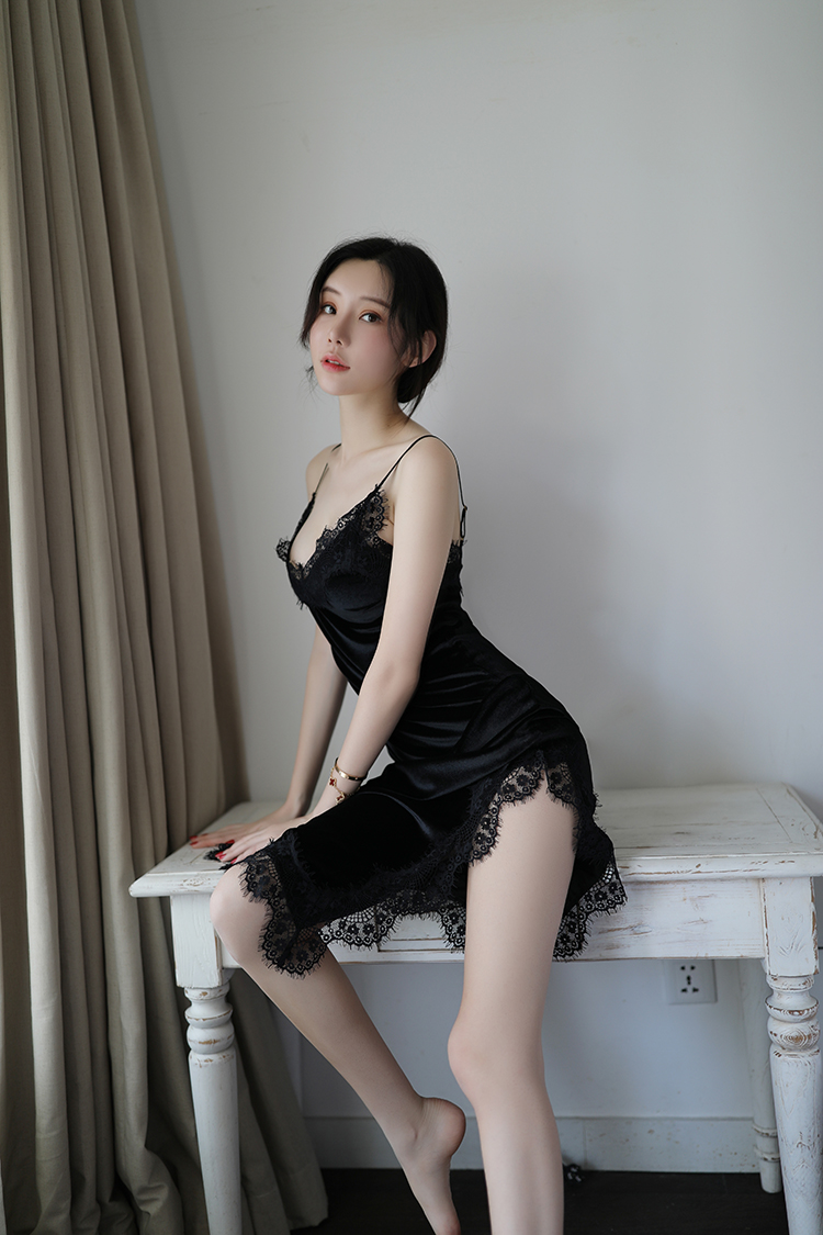 Váy ngủ nhung dài sang trọng cổ điển