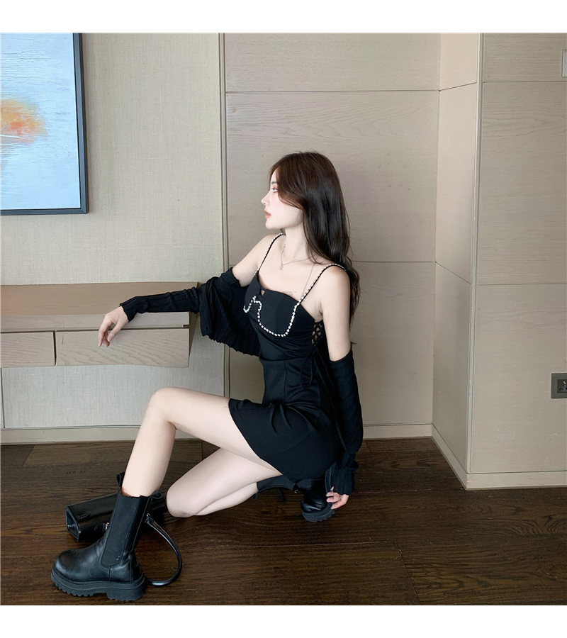 Váy 2 dây đính đá đen