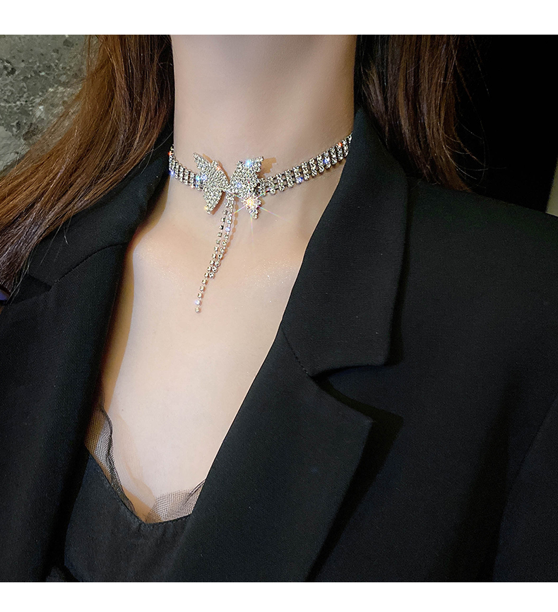 Vòng cổ choker con bướm bạc