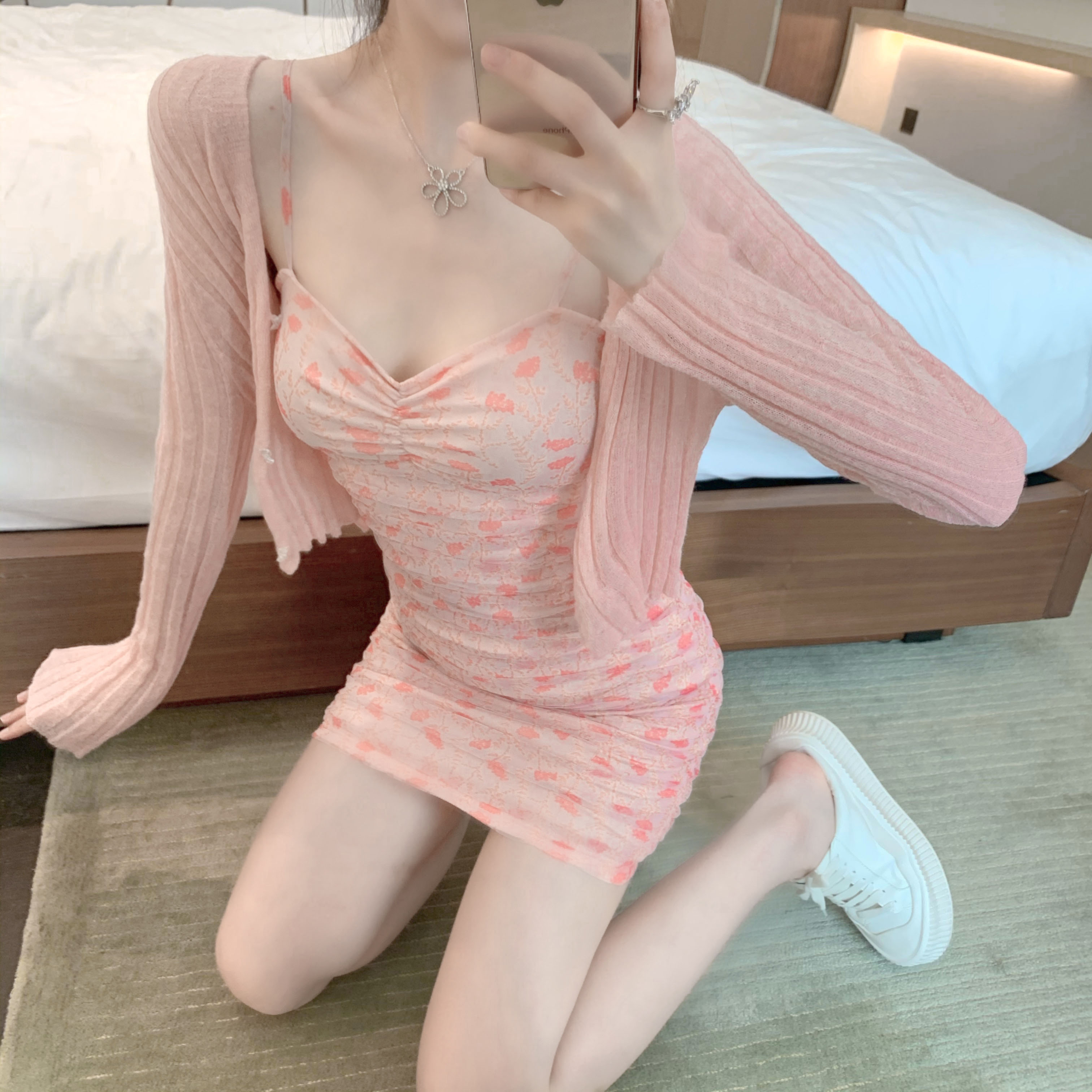 Set váy hoa kèm áo khoác len