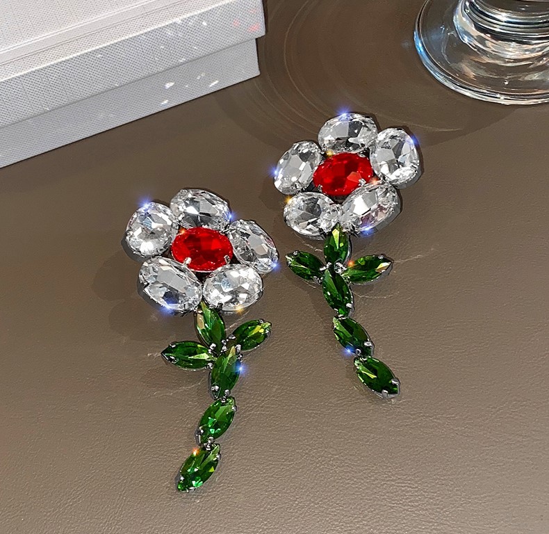 Khuyên tai hoa 5 cánh ngọc trắng đỏ