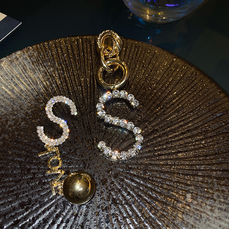 Khuyên tai Love chữ S