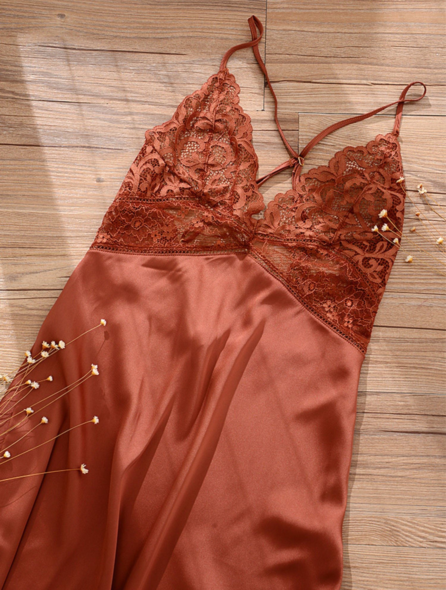 Váy ngủ lụa 2 dây ngực ren