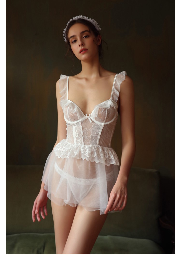 váy ngủ màu trắng