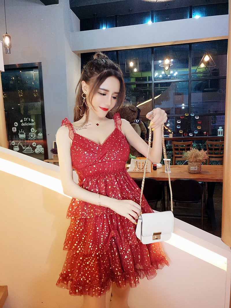 Váy 2 dây xòe nhiều tầng chấm sao