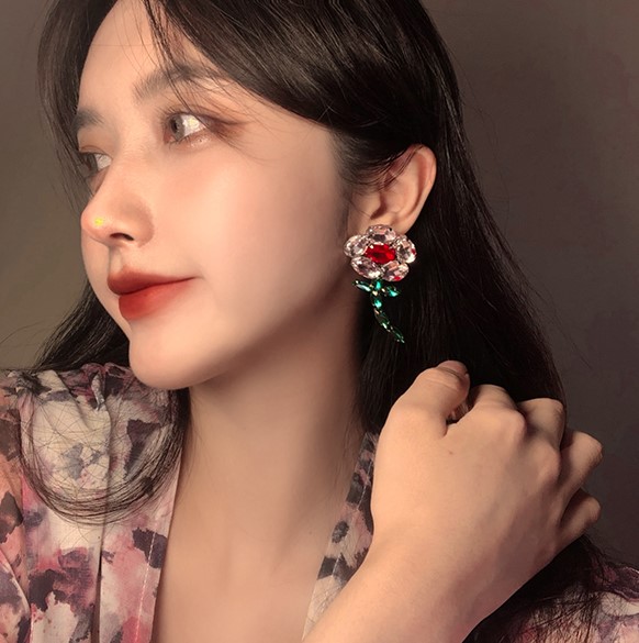 Khuyên tai hoa 5 cánh ngọc trắng đỏ