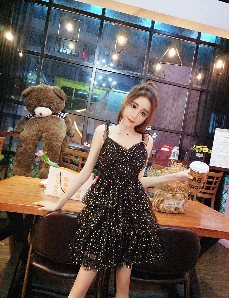 Váy 2 dây xòe nhiều tầng chấm sao