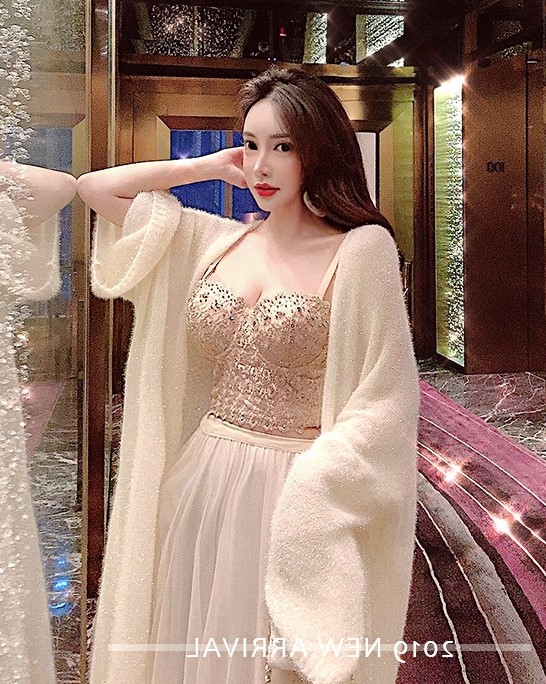 Áo Croptop đính đá Quảng Châu cao cấp