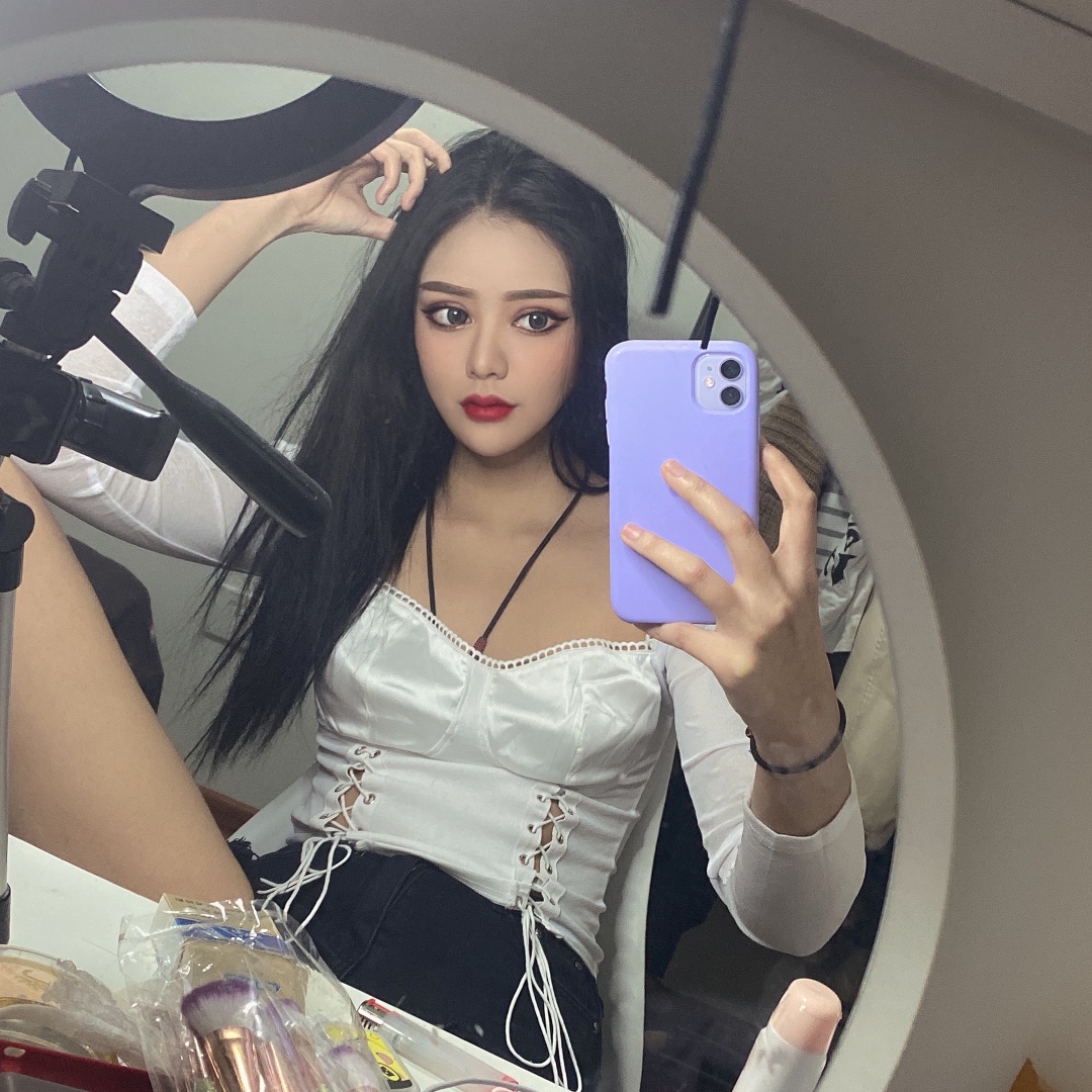 Áo Croptop dài tay dây buộc trước