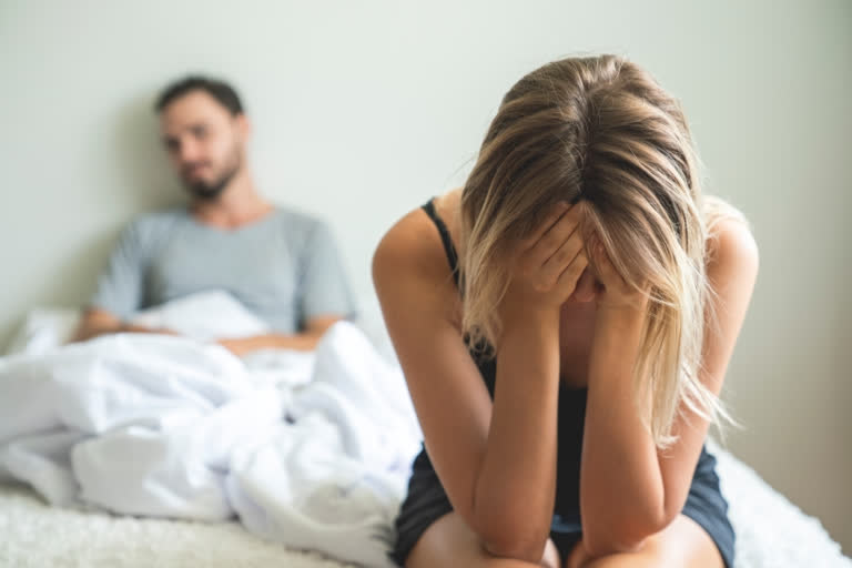 Phụ Nữ Nhịn "Yêu" Được Bao Lâu? Dấu Hiệu Chị Em Đang Kìm Chế Ham Muốn