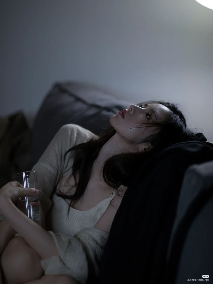 Phụ Nữ Nhịn "Yêu" Được Bao Lâu? Dấu Hiệu Chị Em Đang Kìm Chế Ham Muốn