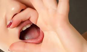 Quan Hệ Bằng Miệng Có Bị Nhiệt Miệng Không? Cách Xử Lý Và Phòng Tránh