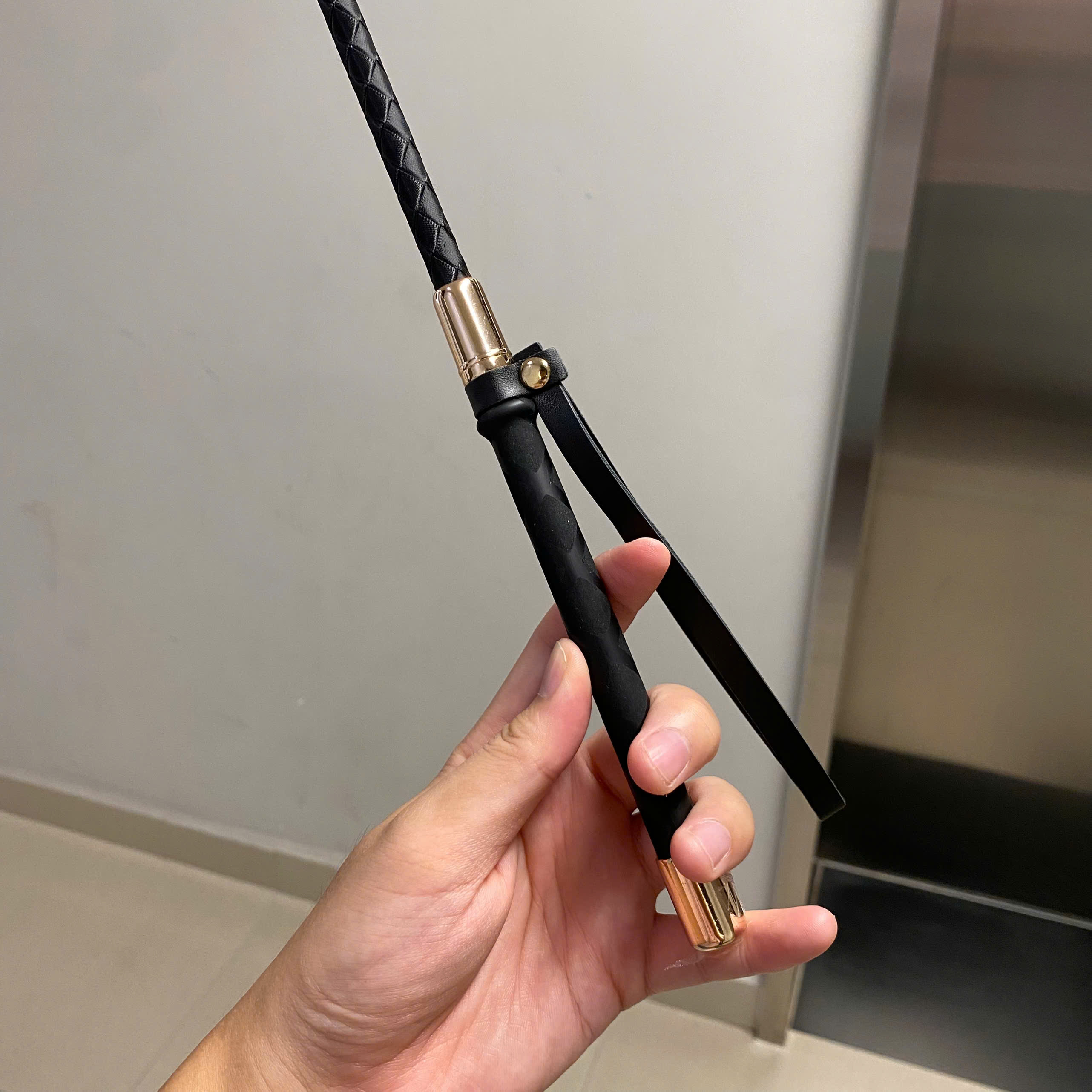 Roi quất ngựa đánh yêu đầu paddle da – Đồ chơi BDSM tăng khoái cảm cho cặp đôi