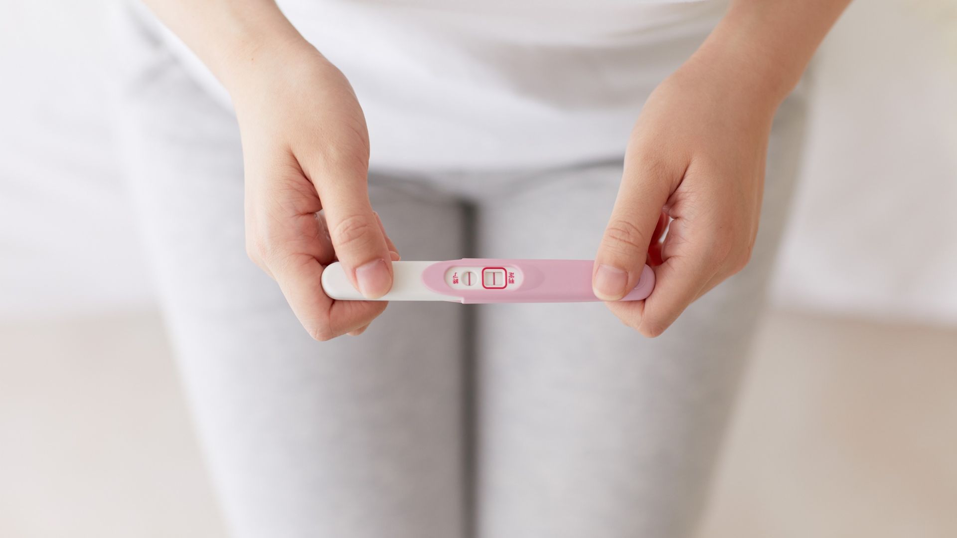 Que Thử Thai 1 Vạch Đậm 1 Vạch Mờ Có Em Bé Hay Chưa? Giải Đáp Chính Xác Nhất