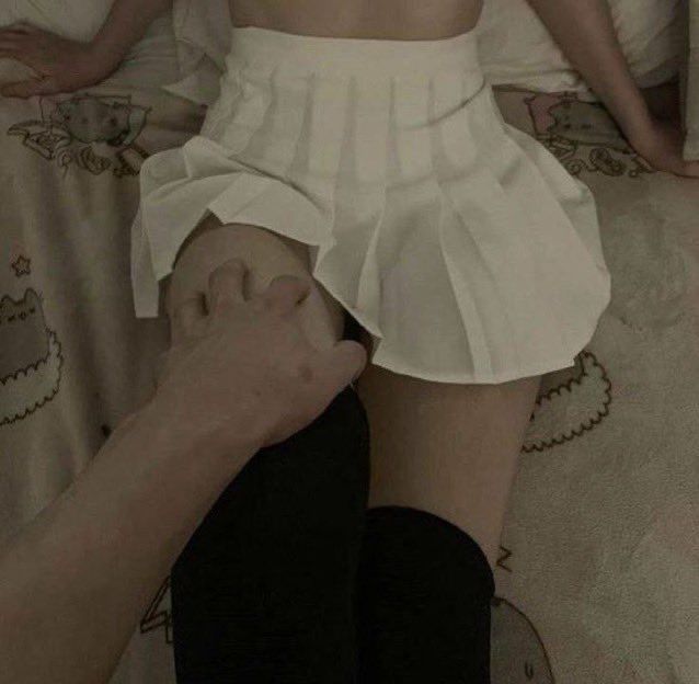 Tinh Dịch Phụ Nữ Màu Gì? Những Sự Thật Thú Vị Về “Nước Yêu” Mà Bạn Không Nên Bỏ Qua