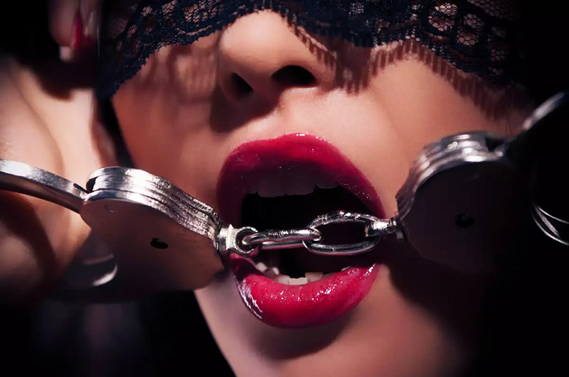 SM trong tình dục là gì? Thực chất có xấu và lệch lạc như bạn nghĩ không?