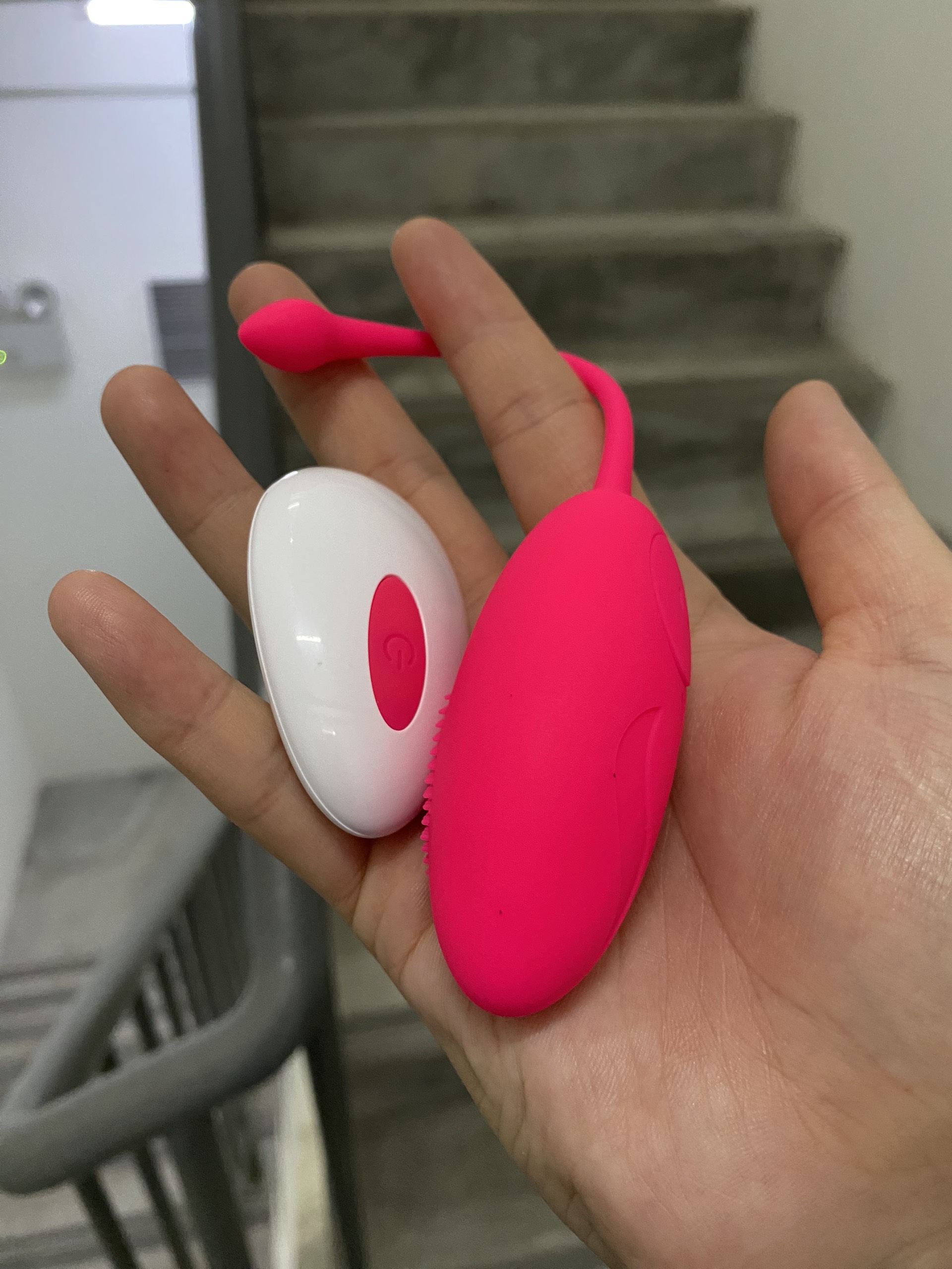 Trứng rung điều khiển từ xa nòng nọc đuôi dài rung mạnh mẽ