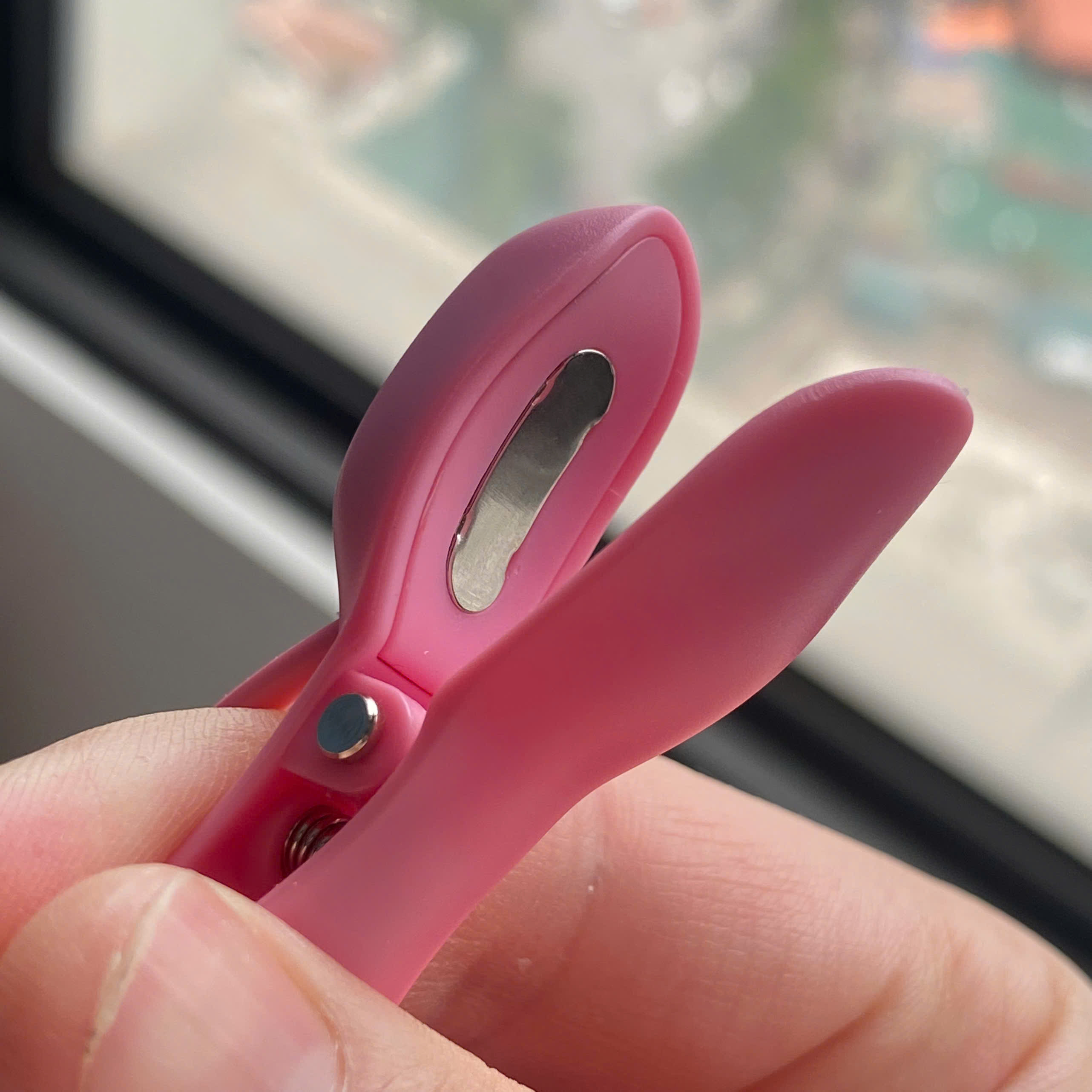 Trứng rung kẹp ti tích điện gây tê Pretty Love cao cấp