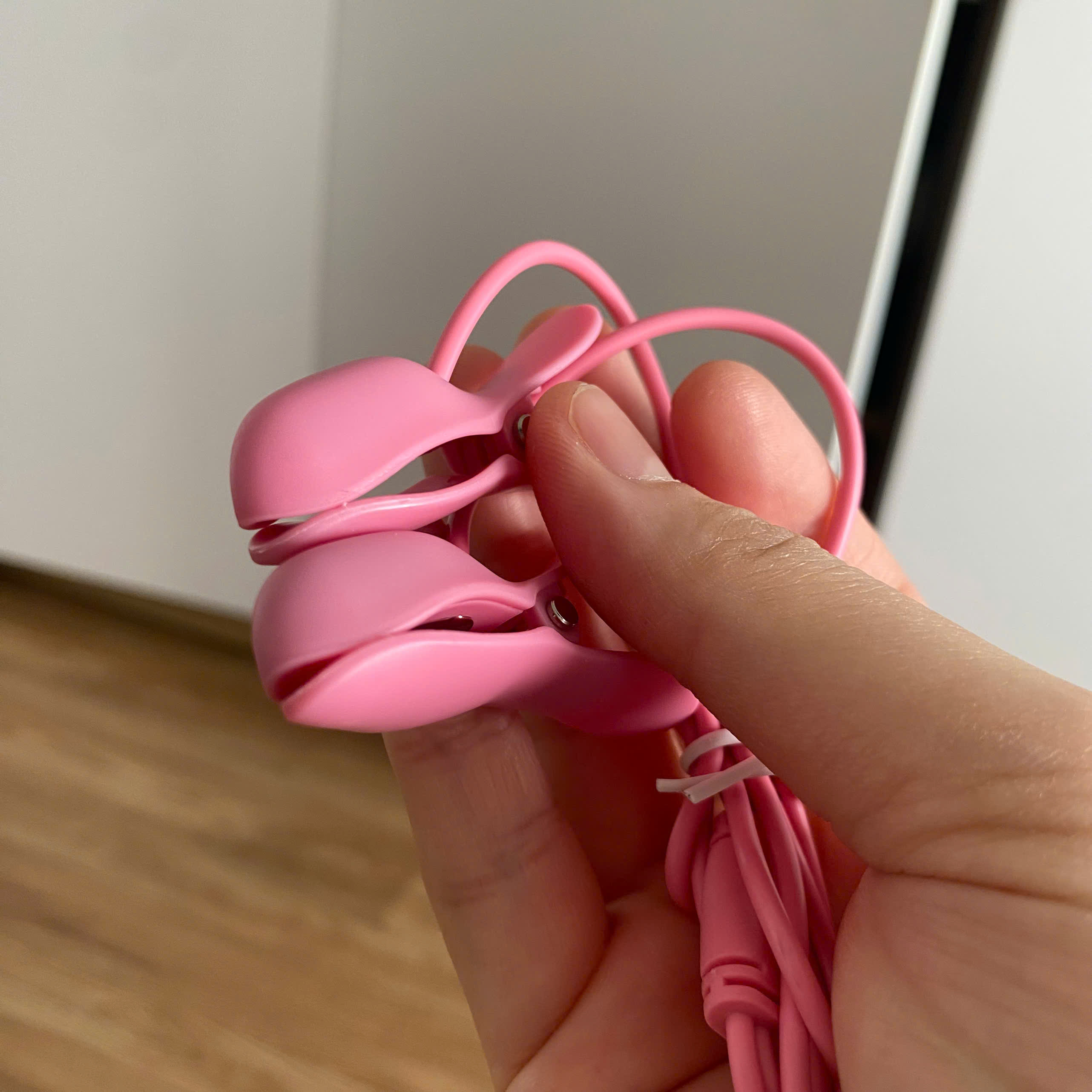 Trứng rung kẹp ti tích điện gây tê Pretty Love cao cấp