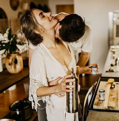 Uống cà phê trước khi quan hệ có giúp cải thiện chuyện yêu không? Giải đáp chi tiết từ khoa học