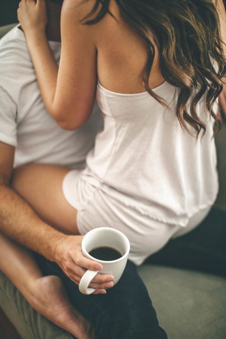 Uống cà phê trước khi quan hệ có giúp cải thiện chuyện yêu không? Giải đáp chi tiết từ khoa học