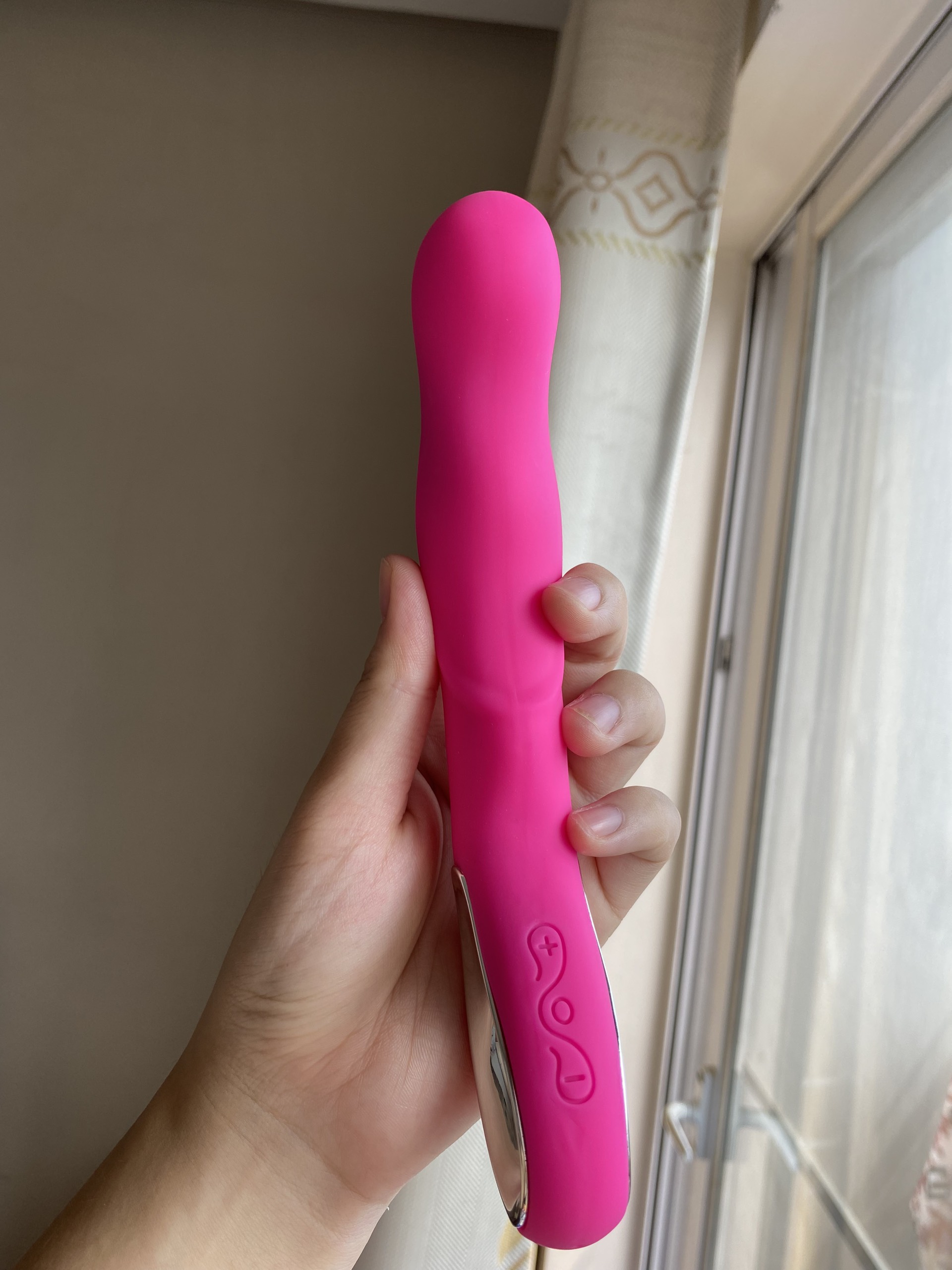 Chày rung âm đạo có tay cầm sạc pin rung đa điểm