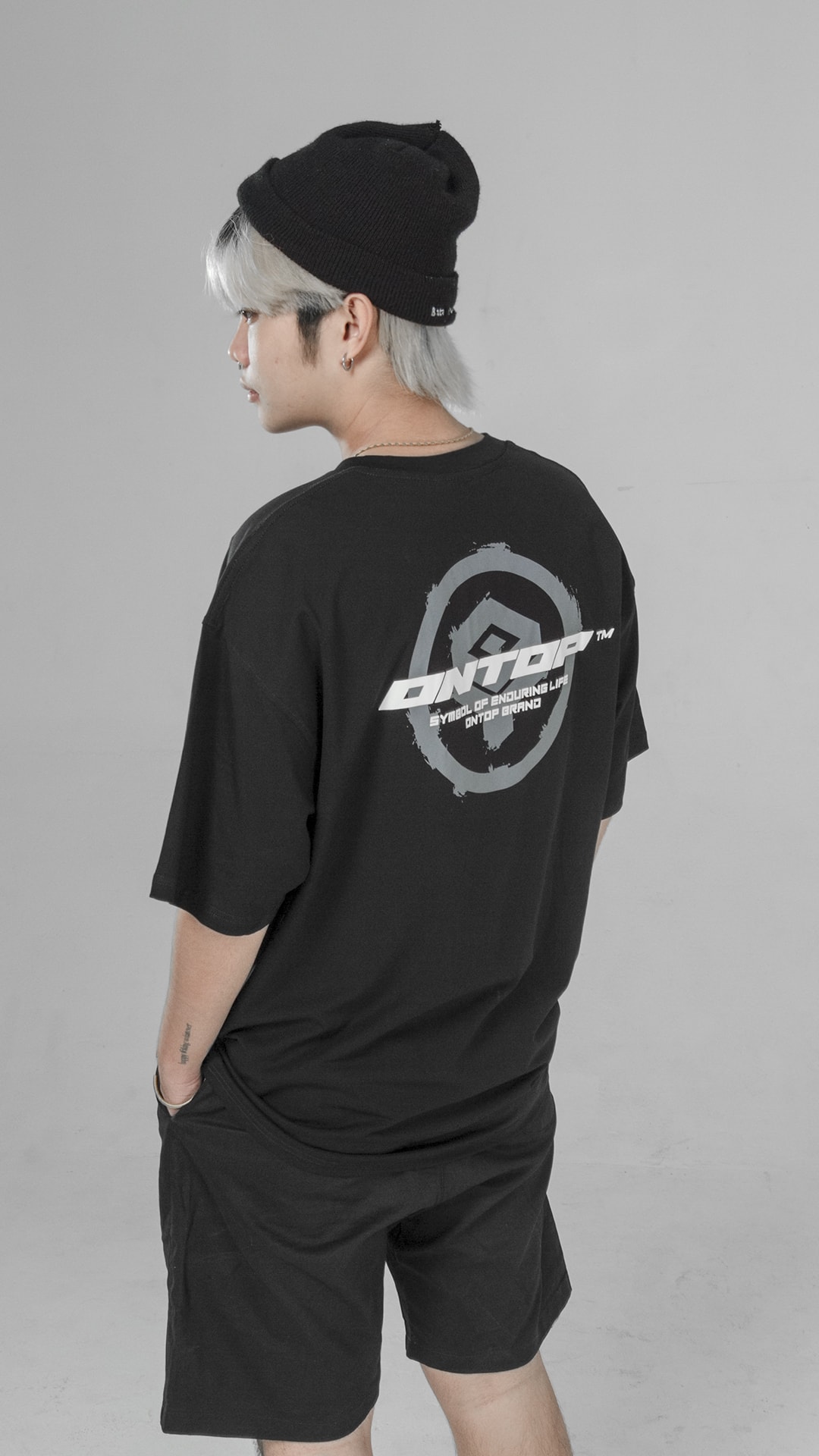 Áo thun streetwear của local brand ONTOP