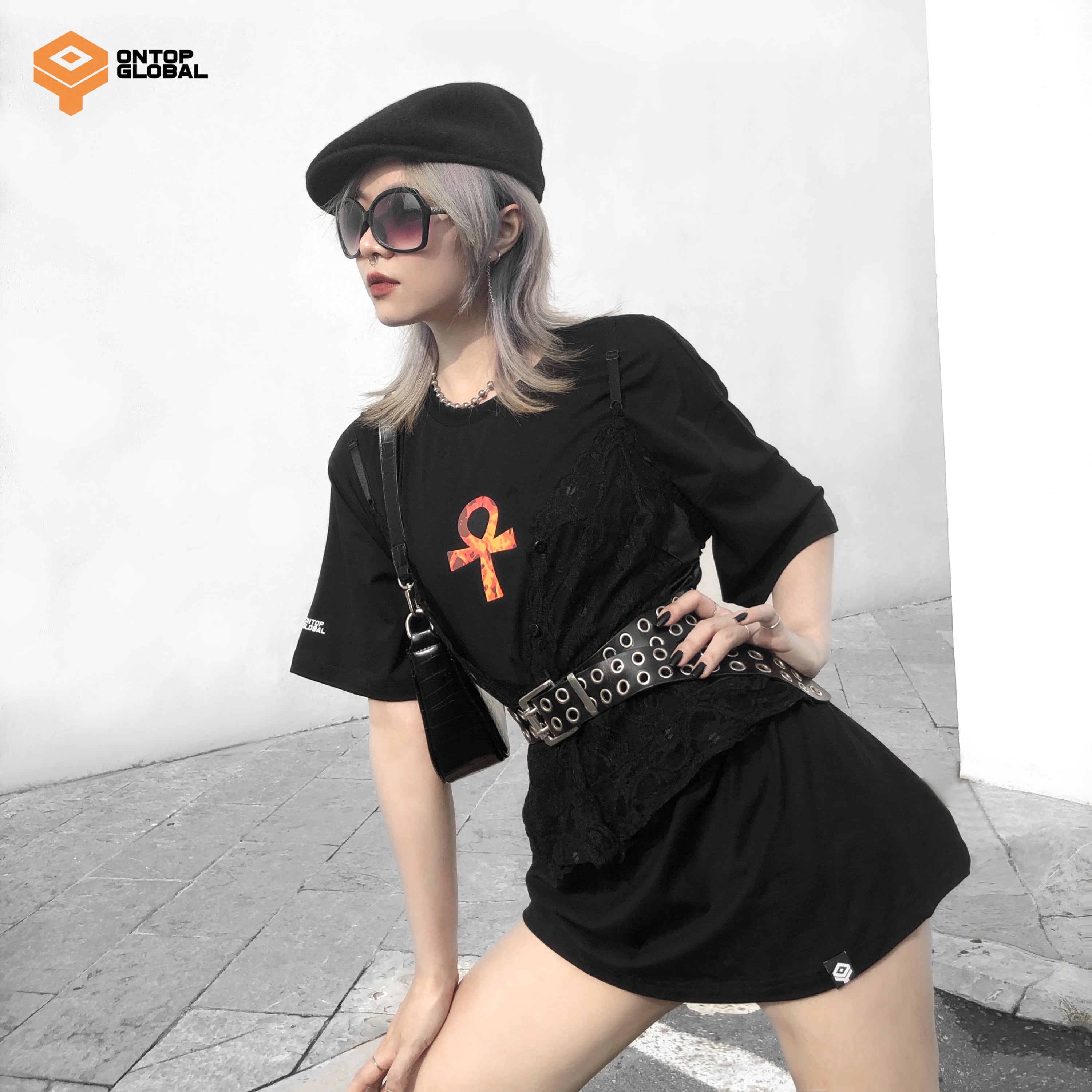 mix and match cùng áo thun form rộng