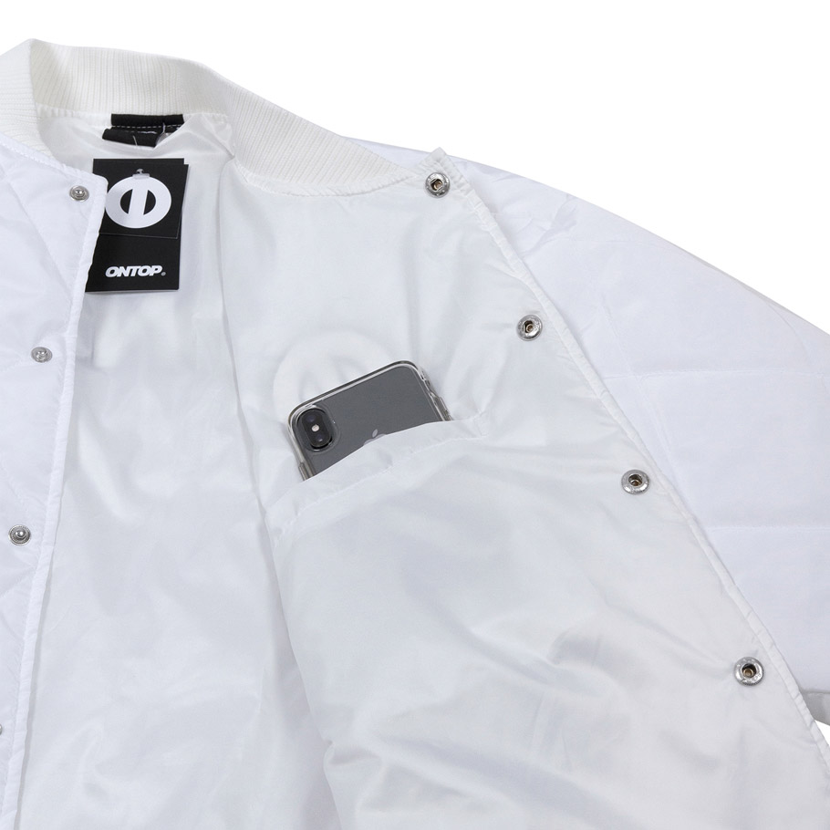 áo khoác bomber nữ form rộng local brand ontop màu trắng