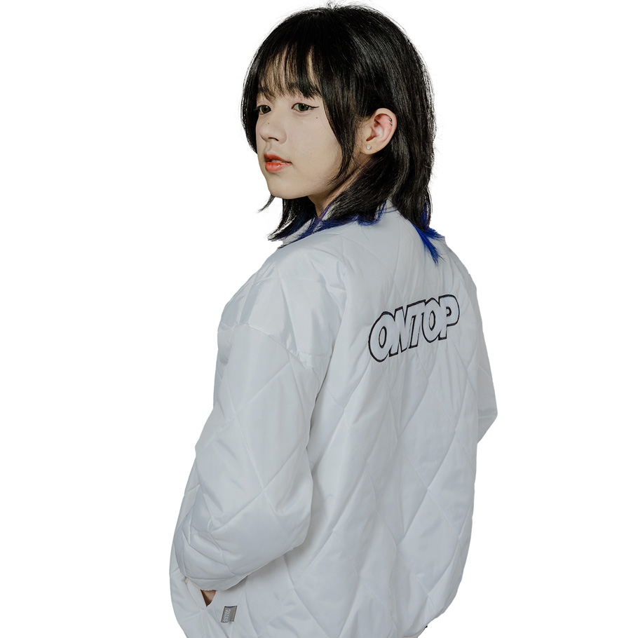 áo khoác bomber nữ form rộng local brand ontop màu trắng