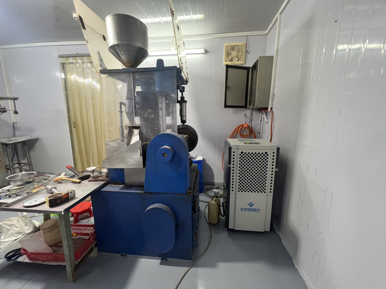 Máy hút ẩm Kosmen KM-150S tích hợp nhiều chương trình tiện ích