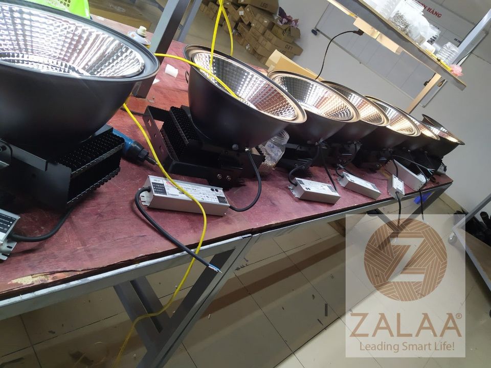 Linh kiện lắp ráp đèn LED chiếu sáng văn phòng thế hệ mới Zalaa Office Lighting