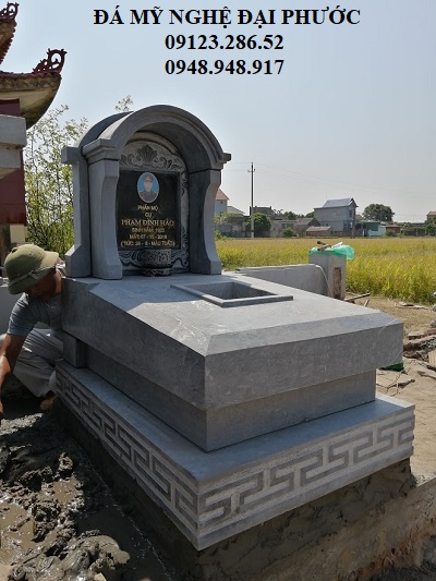 Mộ nguyên khối đá xanh có mái