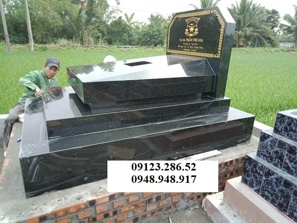 Mộ nguyên khối đá granit đen