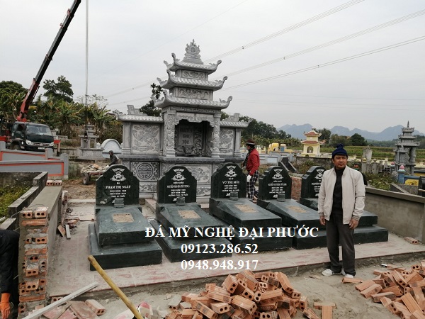 Mộ đá xanh rêu nguyên khối lắp tại Nho Quan - Ninh Bình
