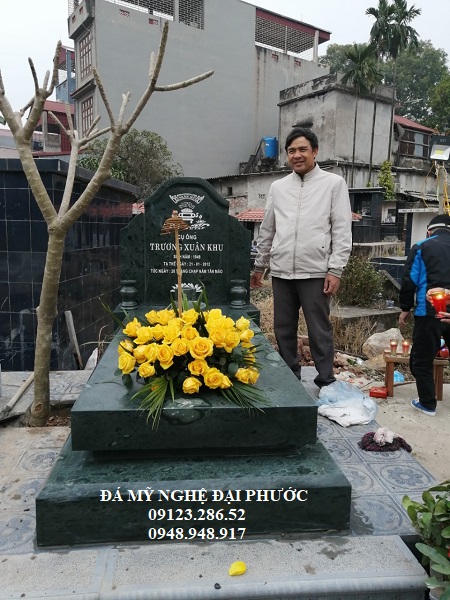 Hình ảnh lưu niệm của cơ sở chế tác ra ngôi mộ