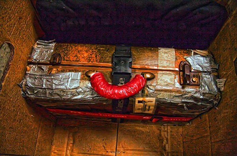 Dán vali bằng băng dính