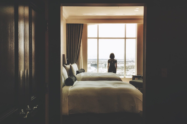 cách phát hiện camera quay lén trong khách sạn