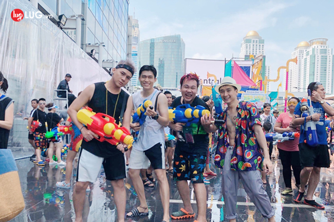 Du lịch cùng hội bạn thân