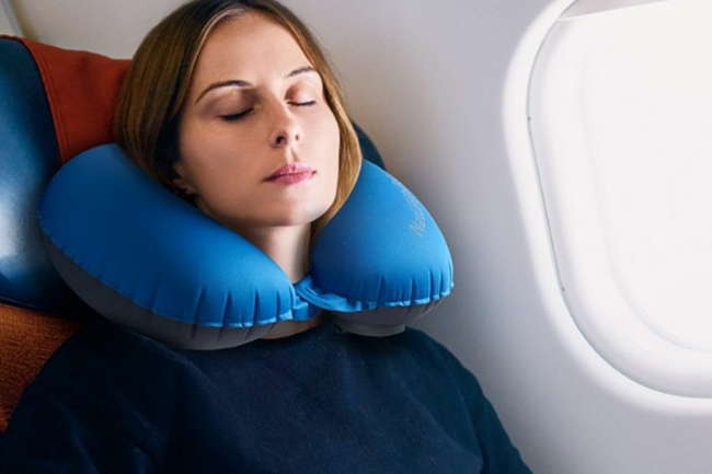 Mẹo Có Giấc Ngủ Ngon Khi Đi Máy Bay Để Có Chuyến Công Tác Thành Công