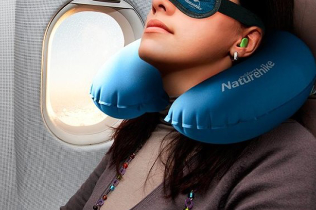 Mẹo Có Giấc Ngủ Ngon Khi Đi Máy Bay Để Có Chuyến Công Tác Thành Công