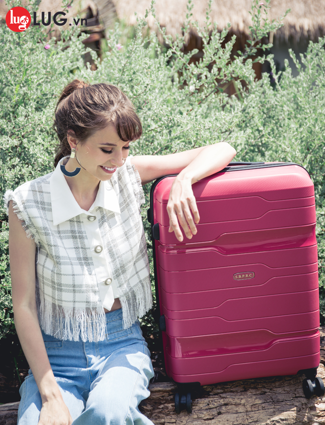 Mua vali kéo nhựa hay vali kéo vải? | Lug.vn