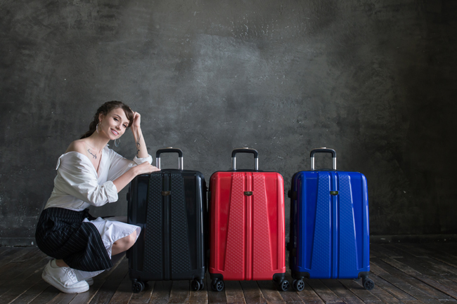 Vali du lịch đầy màu sắc có tại LUG.vn